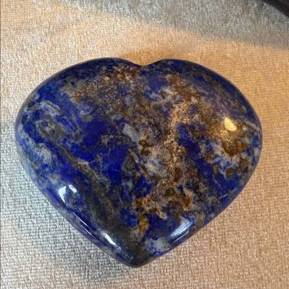 Natural Earth Mined Polished Heart palm Stone 2.5” - Picture 6 of 7